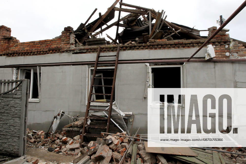 Russian troops hit Dnipro with guided bombs The premises of a house are reduced to rubble by a Russian bombardment in Dnipro, Ukraine, on October 19, 2026. On Monday morning, Russian forces launched guided aerial bombs at the eastern city, damaging private homes and infrastructure. An 84-year-old woman was hospitalised in moderate condition. Dnipro Ukraine