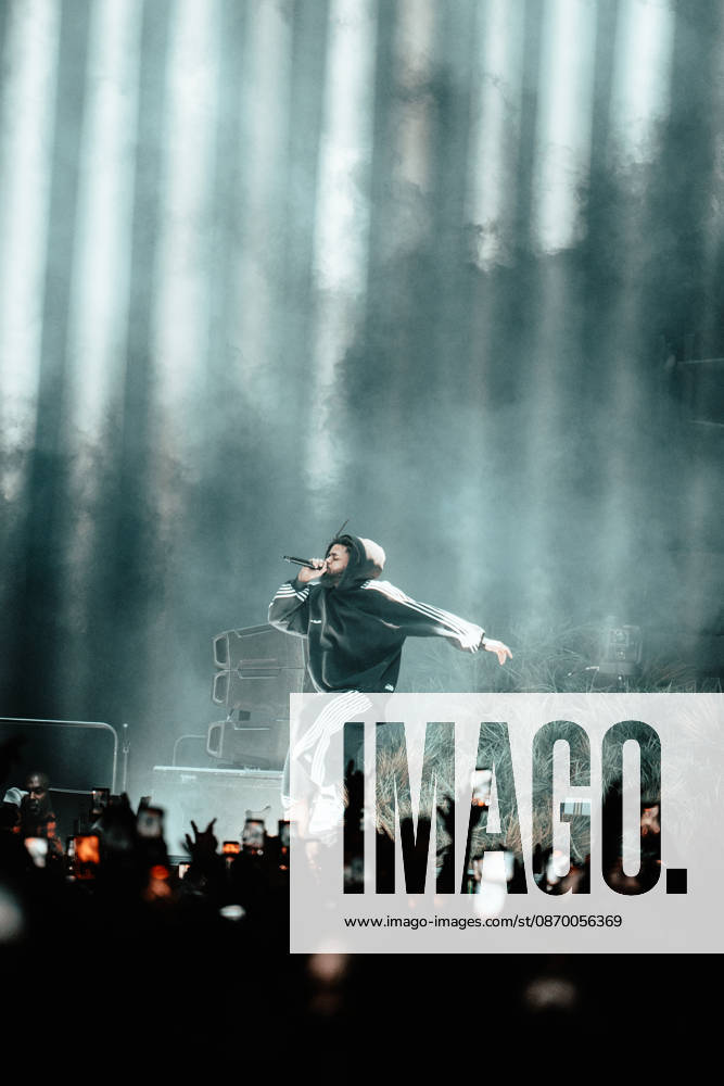 J. Cole performs at The O2 arena in London, 19 October 2026 J. Cole performs at The O2 arena in London, England, on 19 October 2026, during the first London show of his Fall Off Tour., Credit:Paul Bogle Avalon London, UK