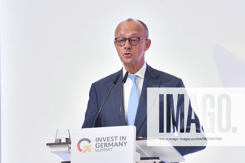 Berlin, Deutschland, 20.10.2026: ESMT: Invest in Germany Summit: Bundeskanzler Friedrich Merz (CDU) hält die Eröffnungsrede.