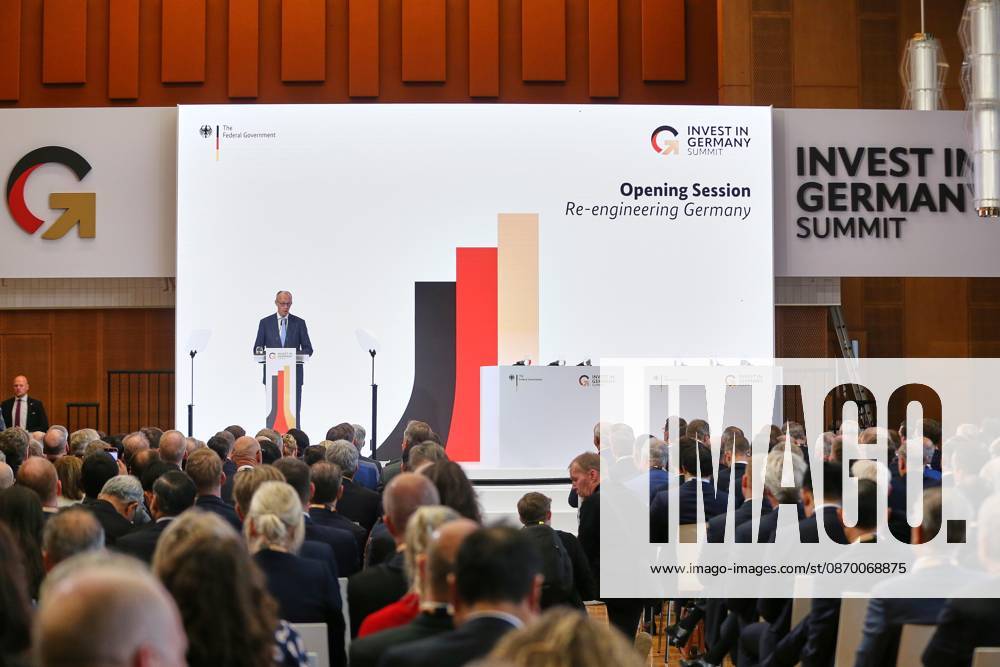 Berlin, Deutschland, 20.10.2026: ESMT: Invest in Germany Summit: Bundeskanzler Friedrich Merz (CDU) hält die Eröffnungsrede.