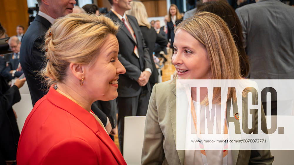 Franziska Giffey, Verena Hubertz (von links);Invest in Germany Summit 2026 in der ESMT - European School of Management and Technology Berlin, Berlin Berlin Deutschland ESMT Berlin