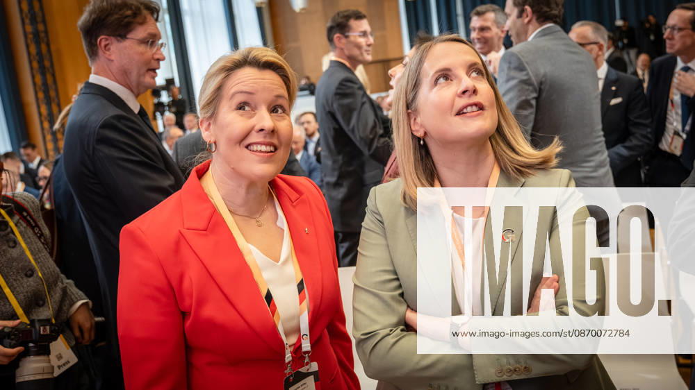 Franziska Giffey, Verena Hubertz (von links);Invest in Germany Summit 2026 in der ESMT - European School of Management and Technology Berlin, Berlin Berlin Deutschland ESMT Berlin