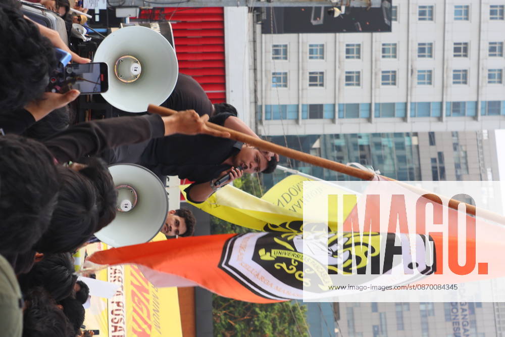 Jakarta, Central Jakarta, jakarta: Students and civil society groups stage a protest at Tugu Tani, Central Jakarta, voicing concerns over government policies, environmental issues, and social inequality. Jakarta jakarta - ZUMAp146 20261020_zap_p146_012