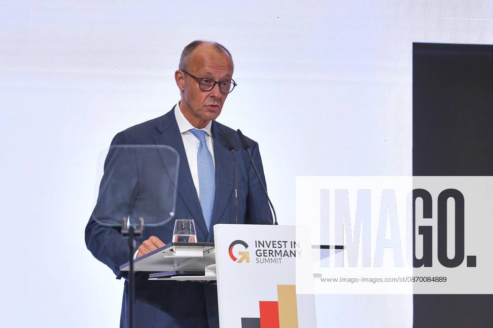 Berlin, Deutschland, 20.10.2026: ESMT: Invest in Germany Summit: Bundeskanzler Friedrich Merz (CDU) hält die Eröffnungsrede.
