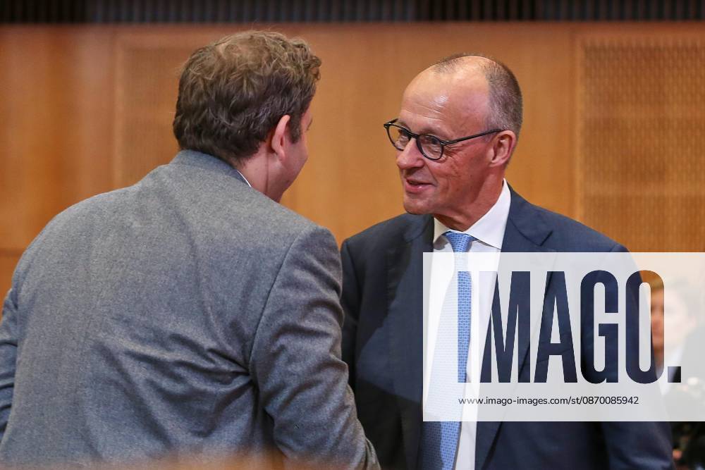 Berlin, Deutschland, 20.10.2026: ESMT: Invest in Germany Summit: Bundesminister der Finanzen Lars Klingbeil (SPD) und Bundeskanzler Friedrich Merz (CDU)