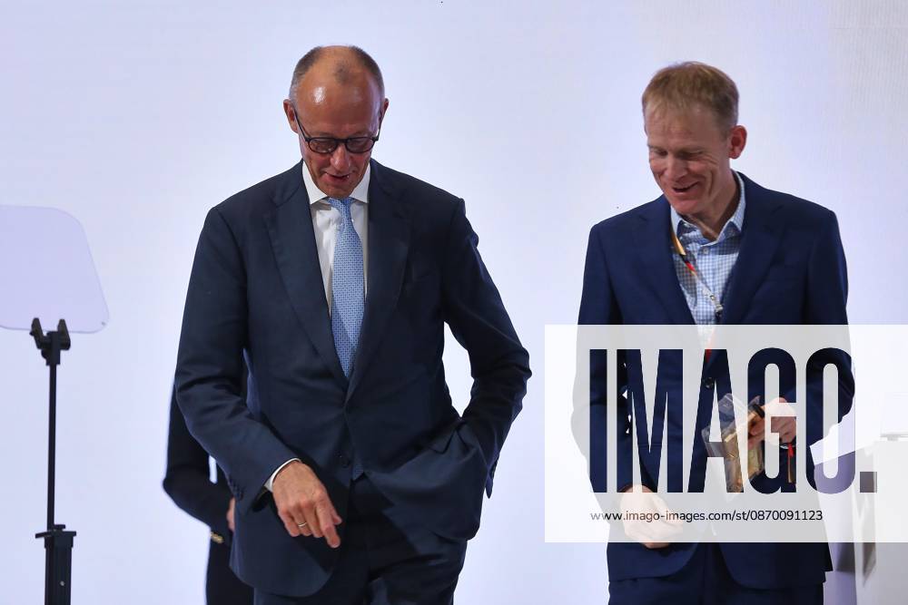 Berlin, Deutschland, 20.10.2026: ESMT: Invest in Germany Summit: Bundeskanzler Friedrich Merz (CDU) und Will Marshall (Planet Labs)