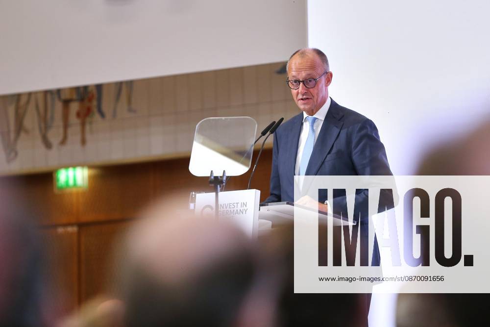 Berlin, Deutschland, 20.10.2026: ESMT: Invest in Germany Summit: Bundeskanzler Friedrich Merz (CDU) hält eine Rede