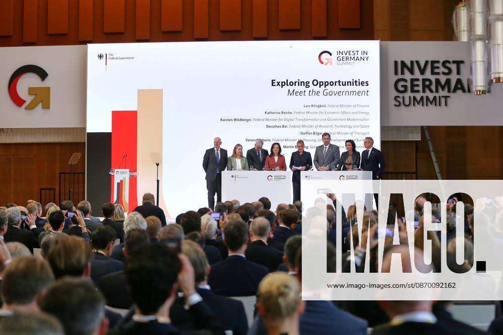 Berlin, Deutschland, 20.10.2026: ESMT: Invest in Germany Summit: Diskussion unter anderem mit: Martin Blessing (Beauftragter für Investitionen im Standort Deutschland), Bundesministerin für Wohnen, Stadtentwicklung und Bauwesen Verena Hubertz (SPD), Bundesminister für Verkehr Steffen Bilger (CDU), Bundesministerin für Wirtschaft und Energie Katherina Reiche (CDU), Bundesminister der Finanzen Lars Klingbeil (SPD), Bundesministerin für Forschung, Technologie und Raumfahrt Dorothee Bär (CSU), Bundesminister für Digitales und Staatsmodernisierung Karsten Wildberger (CDU)