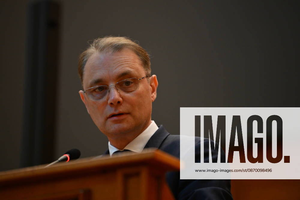 Prime Minister-designate Luca Niculescu addresses plenary session of the Romanian Parliament in Bucharest BUCHAREST, ROMANIA - OCTOBER 20: Prime Minister-designate Luca Niculescu, proposed by President of Romania Nicusor Dan, addresses a joint plenary session of the Romanian Parliament at the Palace of the Parliament in Bucharest, Romania on Tuesday, October 20, 2026. Niculescu presented his governing platform, fiscal reform agenda, and proposed cabinet lineup to lawmakers ahead of the vote of confidence. Alex Nicodim Anadolu Bucharest Romania. Editorial use only. Please get in touch for any other usage.