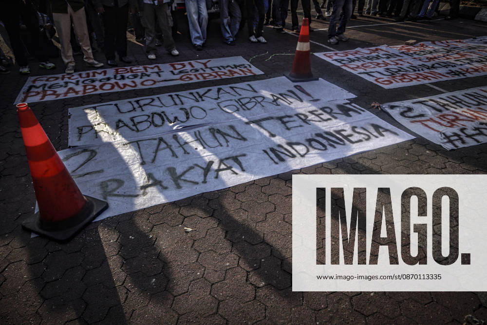 Yogyakarta, Special Region Of Yogyakarta, Indonesia: Special Region of Yogyakarta, October 20, 2026. A crowd comprising members of a community and student alliance staged a protest in front of the Special Region of Yogyakarta Regional Peoples Representative Council (DPRD) building. During the protest, the demonstrators made several demands, including that forest and land fires and floods be declared national disasters; that strict action be taken against the corporations involved; and that the cost of education and healthcare be reduced and access to these services be made more equitable. Yogyakarta Indonesia - ZUMAf198 20261020_zip_f198_018
