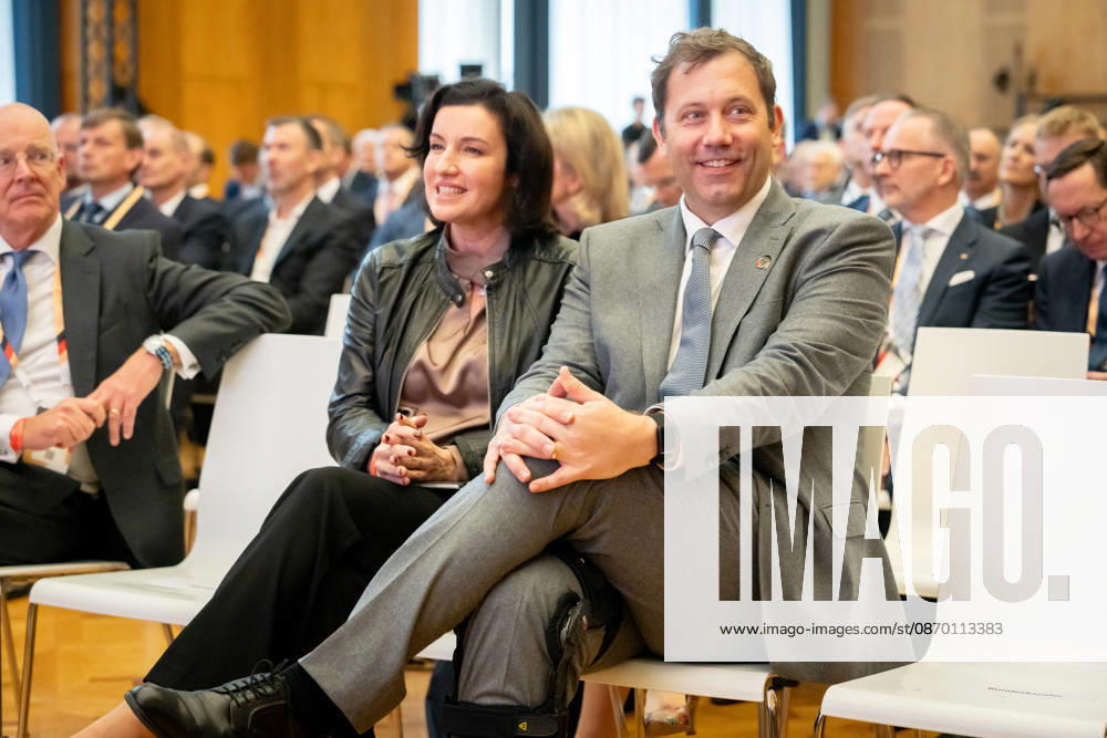 Invest in Germany Summit, Berlin, ESMT Invest in Germany Summit, Berlin, ESMT, Lars Klingbeil, Bundesfinanzminister Dorothee Bär, Bundesforschungsministerin Berlin Berlin GER