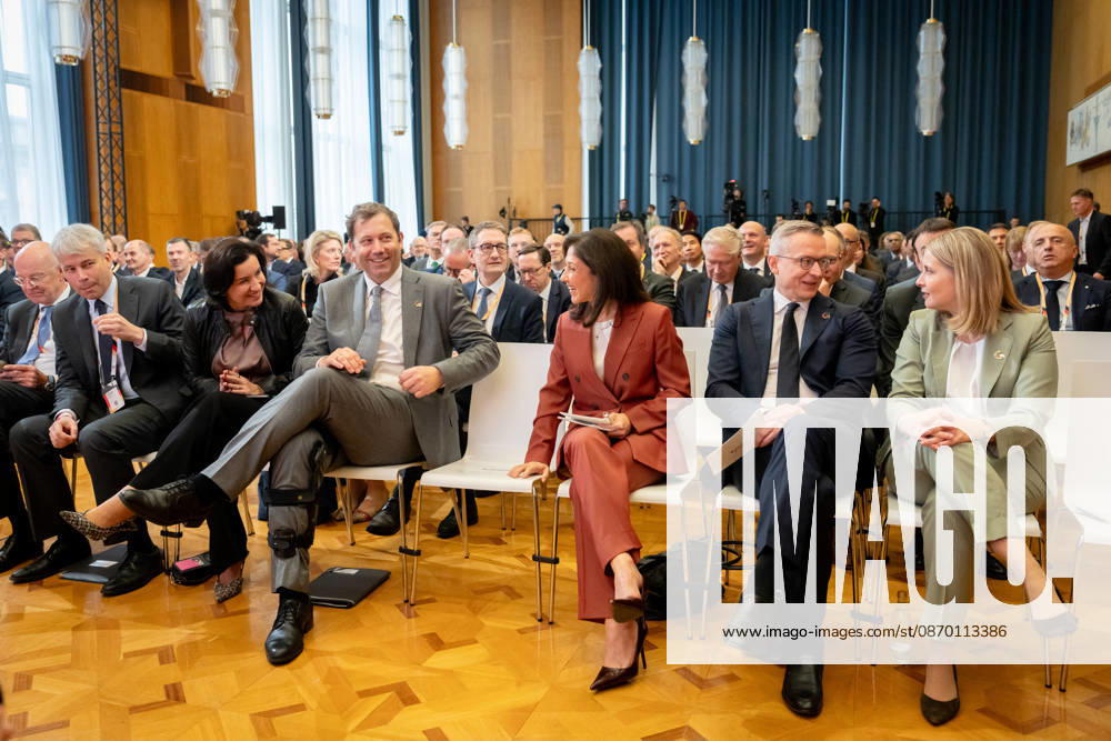 Invest in Germany Summit, Berlin, ESMT Invest in Germany Summit, Berlin, ESMT, Friedrich Merz, Bundeskanzler Katherina Reiche, Bundeswirtschaftsministerin Lars Klingbeil, Bundesfinanzminister Steffen Bilger, Bundesverkehrsminister Dorothee Bär, Bundesforschungsministerin Verena Hubertz, Bundesbauministerin Karsten Wildberger, Bundesdigitalminister Martin Blessing, Sonderbeauftragter für Investitionen Berlin Berlin GER