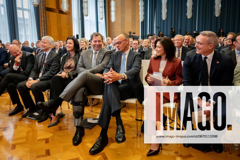 Invest in Germany Summit, Berlin, ESMT Invest in Germany Summit, Berlin, ESMT, Friedrich Merz, Bundeskanzler Katherina Reiche, Bundeswirtschaftsministerin Lars Klingbeil, Bundesfinanzminister Steffen Bilger, Bundesverkehrsminister Dorothee Bär, Bundesforschungsministerin Karsten Wildberger, Bundesdigitalminister Martin Blessing, Sonderbeauftragter für Investitionen Berlin Berlin GER