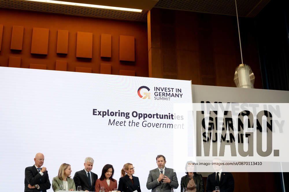 Invest in Germany Summit, Berlin, ESMT Invest in Germany Summit, Berlin, ESMT, Friedrich Merz, Bundeskanzler Katherina Reiche, Bundeswirtschaftsministerin Lars Klingbeil, Bundesfinanzminister Steffen Bilger, Bundesverkehrsminister Dorothee Bär, Bundesforschungsministerin Verena Hubertz, Bundesbauministerin Karsten Wildberger, Bundesdigitalminister Martin Blessing, Sonderbeauftragter für Investitionen Berlin Berlin GER