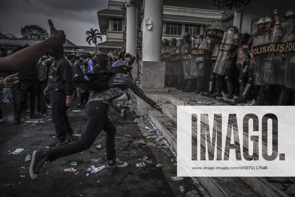Yogyakarta, Special Region Of Yogyakarta, Indonesia: Special Region of Yogyakarta, October 20, 2026. A crowd comprising members of a community and student alliance staged a protest in front of the Special Region of Yogyakarta Regional Peoples Representative Council (DPRD) building. During the protest, the demonstrators made several demands, including that forest and land fires and floods be declared national disasters; that strict action be taken against the corporations involved; and that the cost of education and healthcare be reduced and access to these services be made more equitable. Yogyakarta Indonesia - ZUMAf198 20261020_zip_f198_024