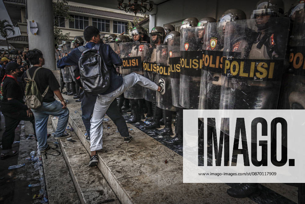 Yogyakarta, Special Region Of Yogyakarta, Indonesia: Special Region of Yogyakarta, October 20, 2026. A crowd comprising members of a community and student alliance staged a protest in front of the Special Region of Yogyakarta Regional Peoples Representative Council (DPRD) building. During the protest, the demonstrators made several demands, including that forest and land fires and floods be declared national disasters; that strict action be taken against the corporations involved; and that the cost of education and healthcare be reduced and access to these services be made more equitable. Yogyakarta Indonesia - ZUMAf198 20261020_zip_f198_023