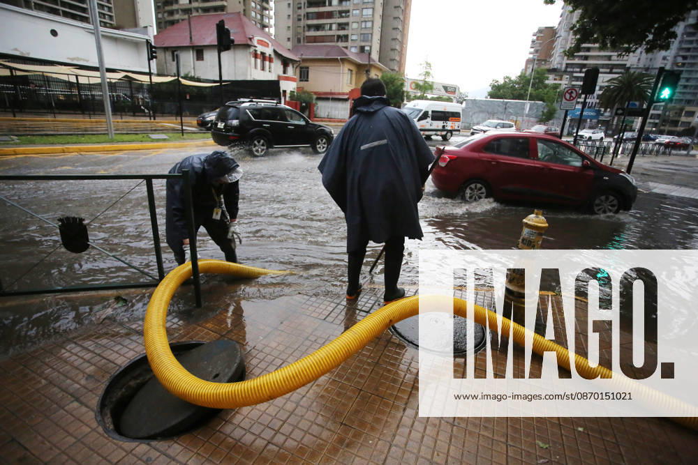 Santiago, October 20, 2026: Flooding at the intersection of Irarrazaval and Lo Encalada streets during the storm front affecting the metropolitan region. Jonnathan Oyarzun, Aton Chile, Santiago, Chile. Aton 1201198
