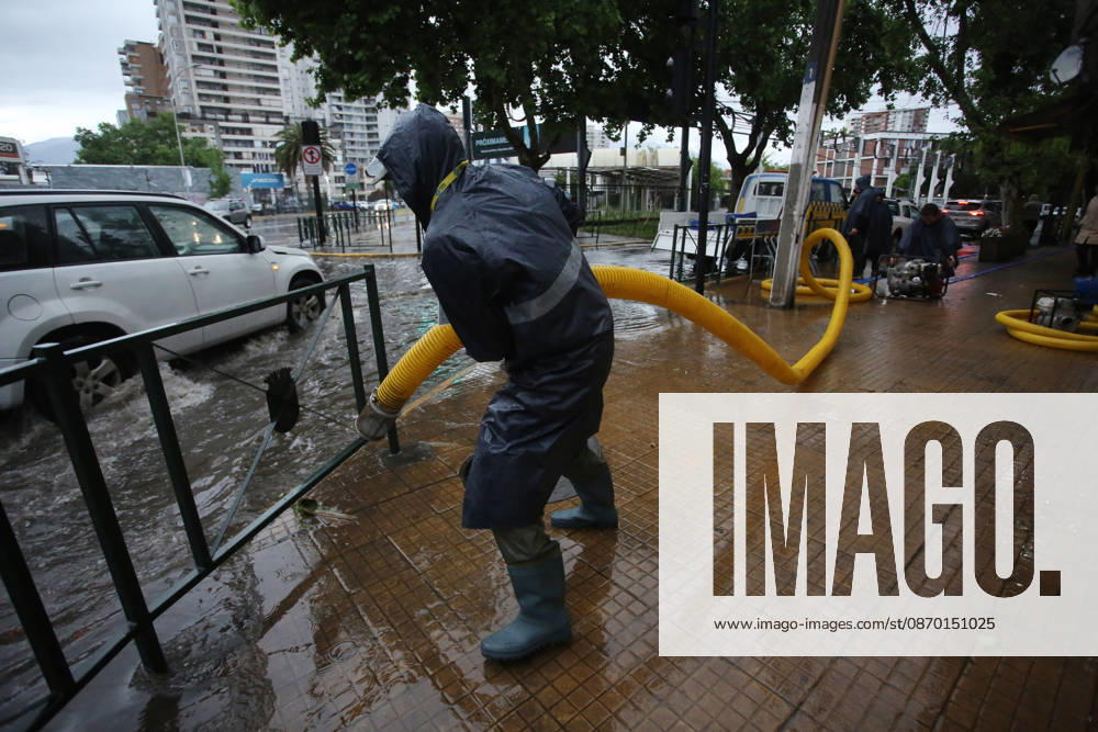 Santiago, October 20, 2026: Flooding at the intersection of Irarrazaval and Lo Encalada streets during the storm front affecting the metropolitan region. Jonnathan Oyarzun, Aton Chile, Santiago, Chile. Aton 1201201