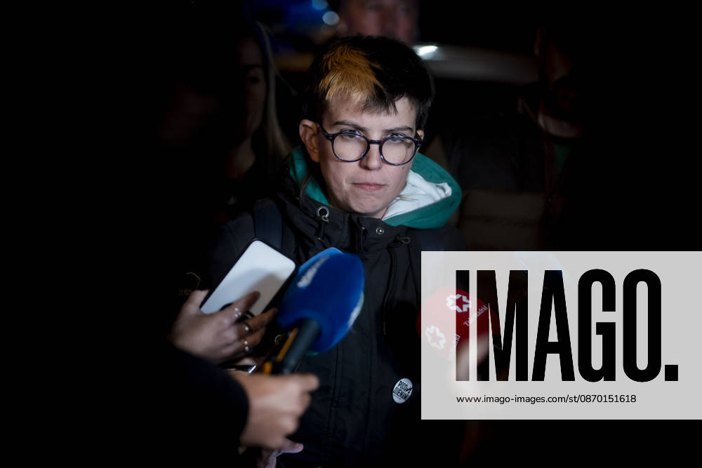 Protest against the violence suffered during the demonstrations for the education strike in Madrid. Clara Saralegui, spokesperson for Menos Lectivas, speaks to the press, before a demonstration against the violence inflicted on education protesters during the education strike rallies in Madrid, on October 20, 2026, in Madrid, Spain. The demonstration follows incidents yesterday caused by the police after they charged at peaceful protesters outside an event attended by the president of the Autonomous Community. OCTOBER 20, 2026, A Pé Madrid, Madrid, Spain