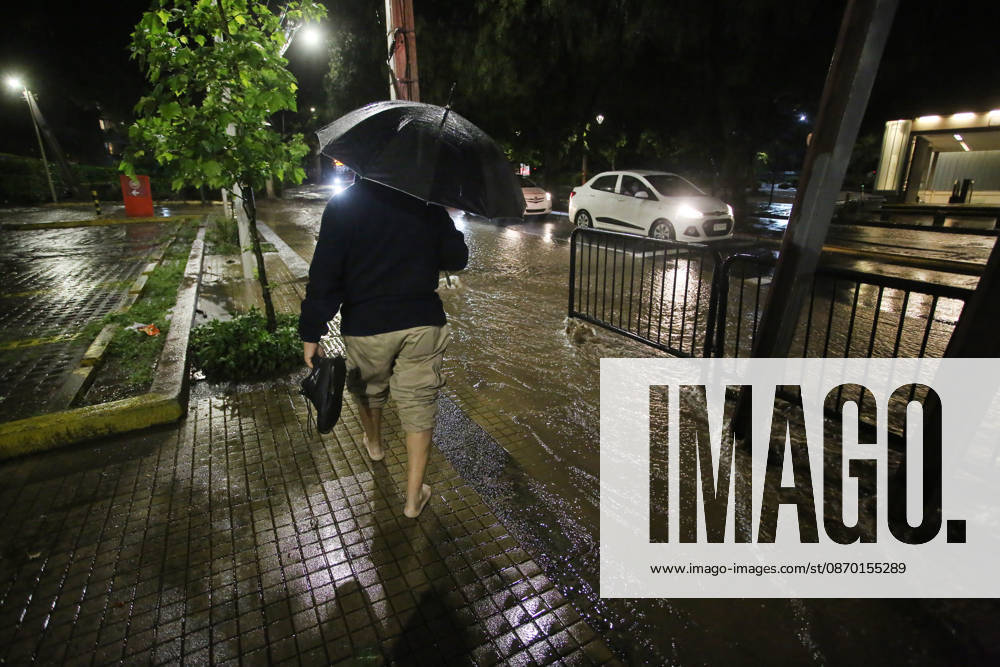 Santiago, October 20, 2026: A flooded street at the intersection of Camino el Alba and Apoquindo during the storm affecting the metropolitan region. Jonnathan Oyarzun, Aton Chile, Santiago, Chile. Aton 1201289