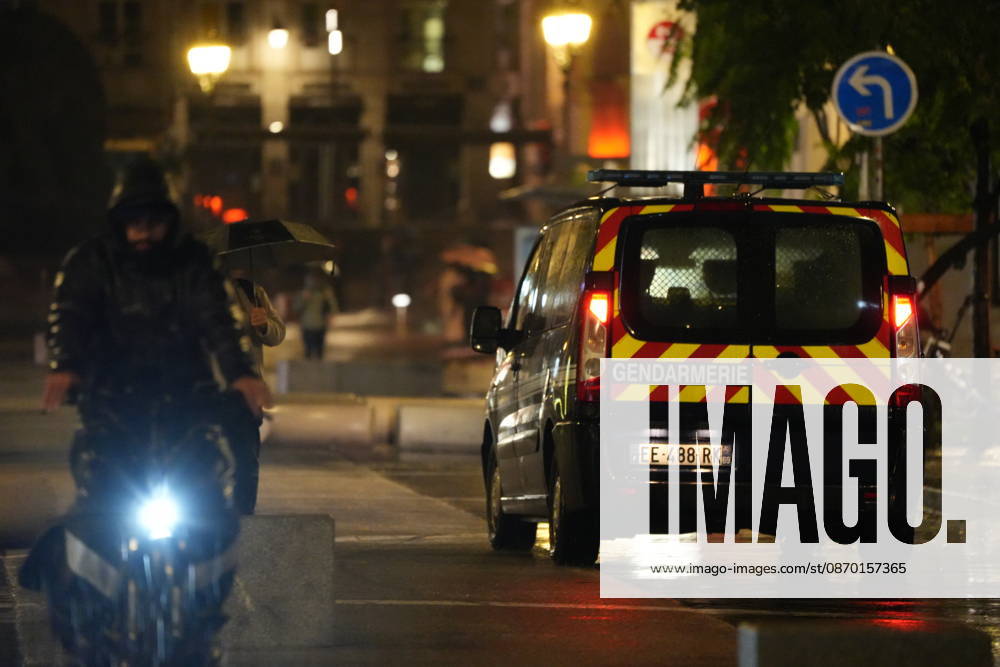 France extends curfews in several cities in wake of weekend violence LYON, FRANCE - OCTOBER 20: A view from part of Lyon s Presqu ile as a curfew goes into effect for the second consecutive night from 9 pm to 6 am by order of Rhone prefect Etienne Guyot, barring people from moving around or remaining on public streets within the Cordeliers, Bellecour and Ainay areas, excluding Place des Terreaux, while bars, restaurants, cinemas, theatres and public transport remain operational following previous violence, damage, and looting, on October 20, 2026. Mathieu Prudhomme Anadolu Lyon France. Editorial use only. Please get in touch for any other usage.