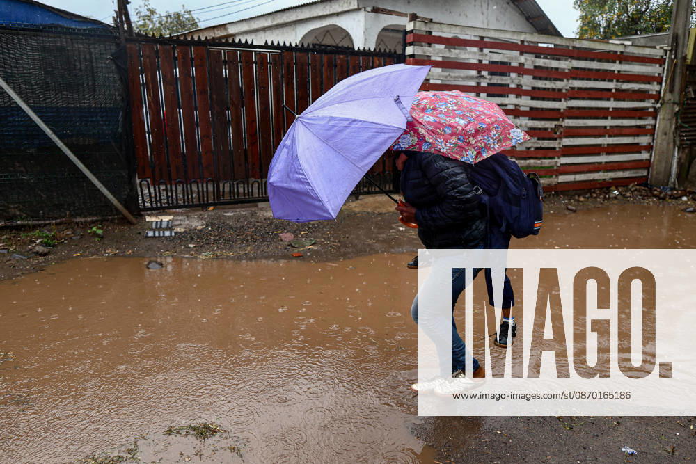 Heavy rainfall triggers red alert and emergency evacuations in Chile TALAGANTE, CHILE – OCTOBER 20: A migrant woman helps her son cross a flooded street in Talagante, on the outskirts of Santiago, Chile, on October 20, 2026. On Tuesday, Chile declared a red alert for the Metropolitan Region due to heavy rainfall, marking the wettest October in Santiago in more than a century. Lucas Aguayo Araos Anadolu Talagante Chile. Editorial use only. Please get in touch for any other usage.