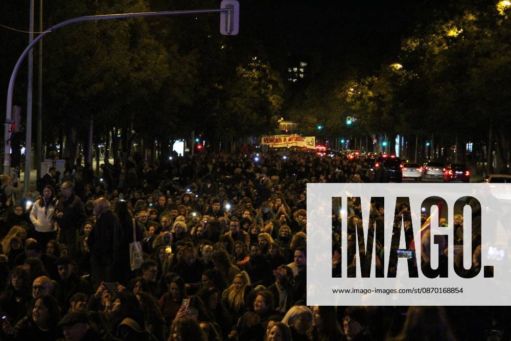 Madrid Teachers Protest Police Violence MADRID, SPAIN, OCTOBER 20, 2026: Teachers demonstrate against police interventions during previous education protests in Madrid. The march takes place amid an indefinite public education strike demanding better working conditions and increased resources for schools. Madrid Spain
