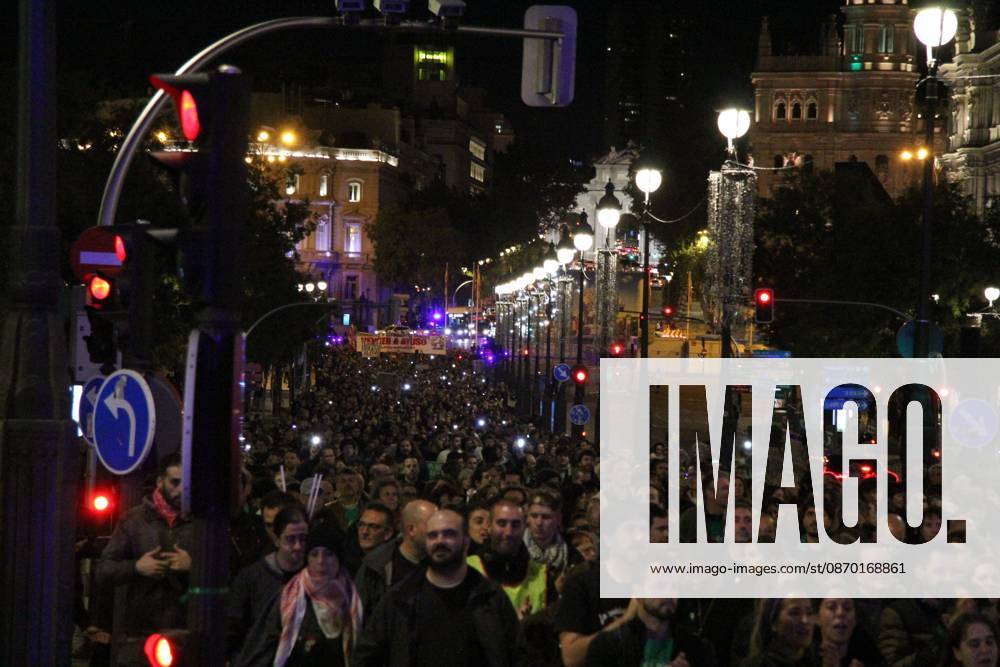 Madrid Teachers Protest Police Violence MADRID, SPAIN, OCTOBER 20, 2026: Teachers demonstrate against police interventions during previous education protests in Madrid. The march takes place amid an indefinite public education strike demanding better working conditions and increased resources for schools. Madrid Spain