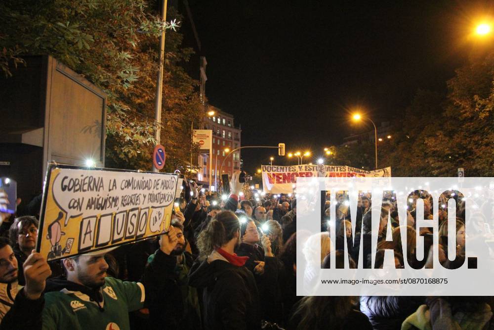Madrid Teachers Protest Police Violence MADRID, SPAIN, OCTOBER 20, 2026: Teachers demonstrate against police interventions during previous education protests in Madrid. The march takes place amid an indefinite public education strike demanding better working conditions and increased resources for schools. Madrid Spain