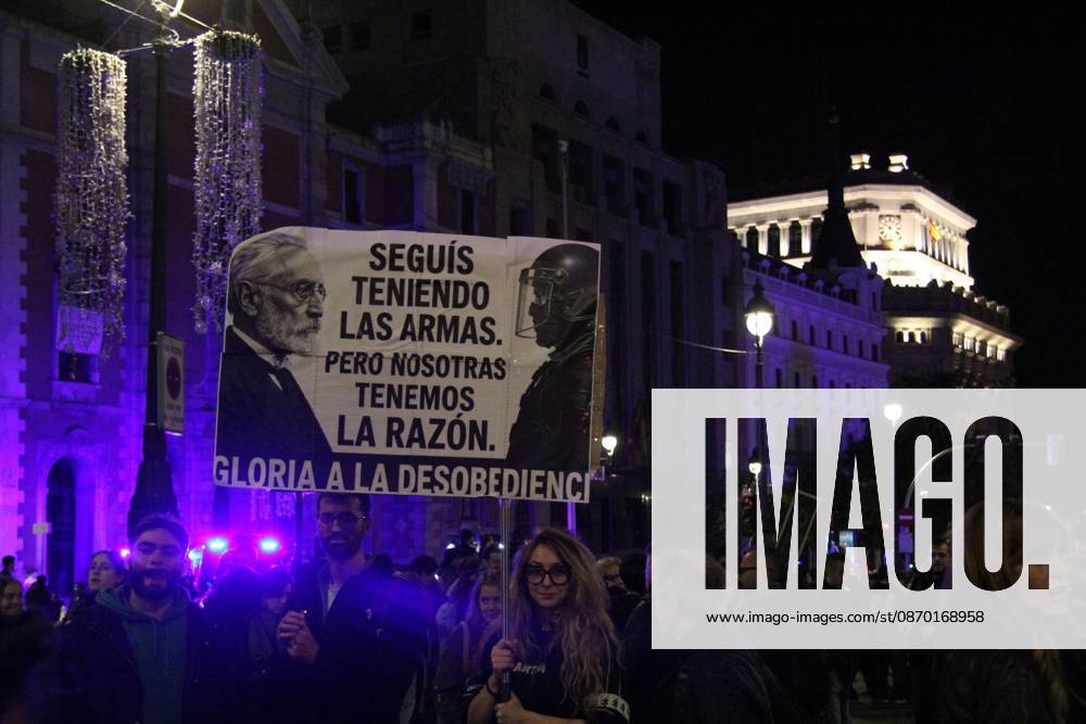 MADRID, SPAIN, OCTOBER 20, 2026: Teachers demonstrate against police interventions during previous education protests in Madrid. The march takes place amid an indefinite public education strike demanding better working conditions and increased resources for schools. Madrid Spain - ZUMAq101 20261020_zna_q101_267