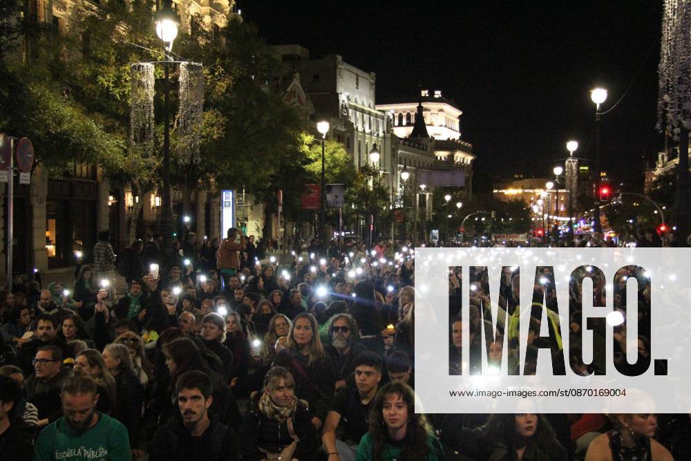 MADRID, SPAIN, OCTOBER 20, 2026: Teachers demonstrate against police interventions during previous education protests in Madrid. The march takes place amid an indefinite public education strike demanding better working conditions and increased resources for schools. Madrid Spain - ZUMAq101 20261020_zna_q101_266