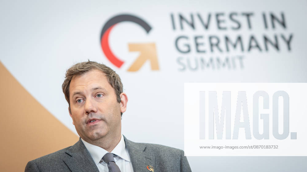 Lars Klingbeil, Bundesfinanzminister beim Abschlussstatement;Invest in Germany Summit 2026 in der ESMT - European School of Management and Technology Berlin, Berlin Berlin Deutschland ESMT Berlin