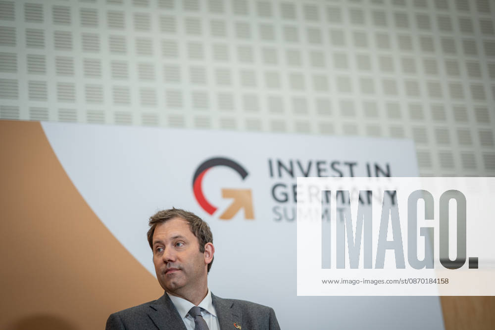Lars Klingbeil, Bundesfinanzminister beim Abschlussstatement;Invest in Germany Summit 2026 in der ESMT - European School of Management and Technology Berlin, Berlin Berlin Deutschland ESMT Berlin