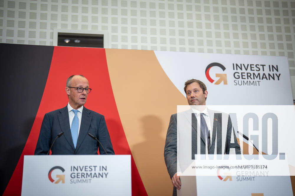 Bundeskanzler Friedrich Merz mit Bundesfinanzminister Lars Klingbeil (von links) bei seinem Abschlussstatement;Invest in Germany Summit 2026 in der ESMT - European School of Management and Technology Berlin, Berlin Berlin Deutschland ESMT Berlin