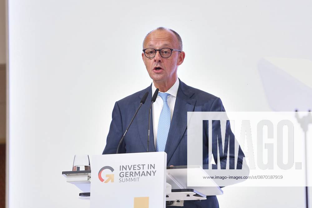 Berlin, Deutschland, 20.10.2026: ESMT: Invest in Germany Summit: Bundeskanzler Friedrich Merz (CDU) hält die Eröffnungsrede.