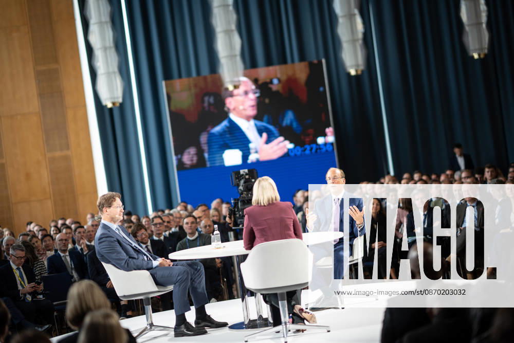 Larry Fink - Laurence Douglas Fink , CEO von BlackRock, diskutiert auf dem Berlin Global Dialog im früheren Staatsratsgebäude der DDR, im Gespräch mit Ola Källenius, CEO Mercedes-Benz Group AG (links im Bild);Berlin Global Dialogue 2026 BGD 2026 Motto Advancing Alliances for a New Era, Berlin Berlin Deutschland ESMT