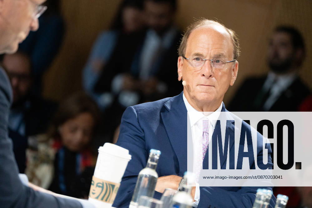 Larry Fink - Laurence Douglas Fink , CEO von BlackRock, diskutiert auf dem Berlin Global Dialog im früheren Staatsratsgebäude der DDR, im Gespräch mit Ola Källenius, CEO Mercedes-Benz Group AG (links im Bild);Berlin Global Dialogue 2026 BGD 2026 Motto Advancing Alliances for a New Era, Berlin Berlin Deutschland ESMT