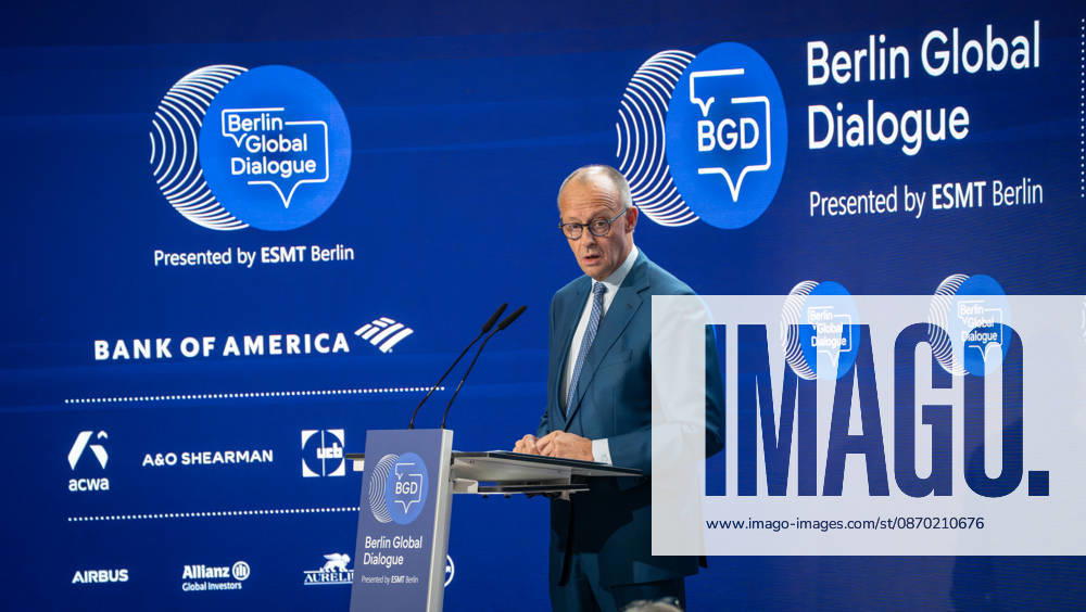 Bundeskanzler Friedrich Merz hält eine Rede und diskutiert anschließend auf dem BGD 2026;Berlin Global Dialogue 2026 BGD 2026 Motto Advancing Alliances for a New Era, Berlin Berlin Deutschland ESMT