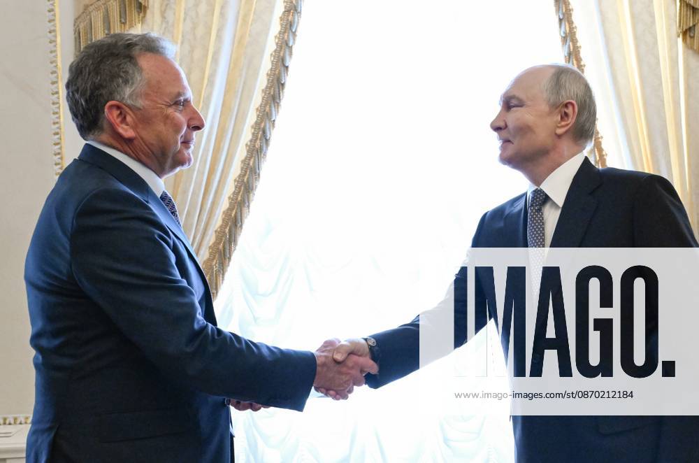 Russia US 9269506 21.10.2026 Russian President Vladimir Putin welcomes U.S. President Donald Trump s special envoy Steve Witkoff before a meeting at the Constantine Palace in Strelna, a suburb of St. Petersburg, Russia. Kristina Solovyova Sputnik St. Petersburg Russia