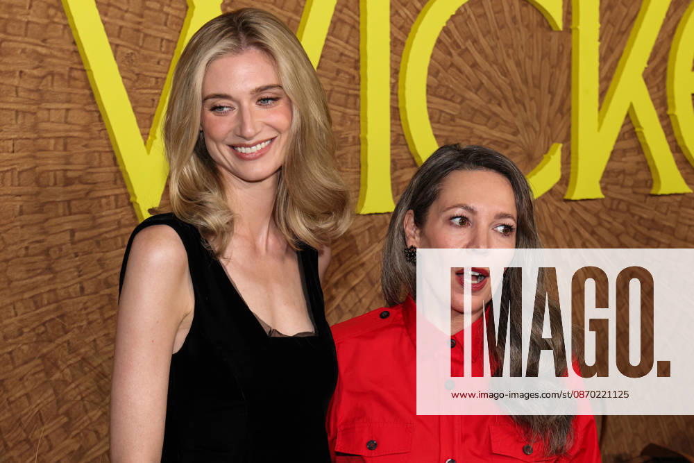Los Angeles Premiere Of Black Bear s Wicker LOS ANGELES, CALIFORNIA, USA - OCTOBER 20: Elizabeth Debicki wearing Kallmeyer, Calzedonia tights, Manolo Blahnik shoes, and Engelbert 1920 jewelry, styled by Elizabeth Saltzman and Olivia Colman arrive at the Los Angeles Premiere Of Black Bear s Wicker held at the DGA Theater Complex at The Directors Guild of America on October 20, 2026 in Los Angeles, California, United States. Los Angeles DGA Theater Complex at The Directors Guild of America California United States