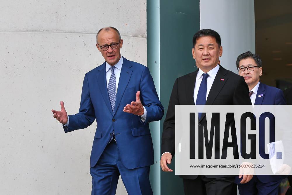 Berlin, Deutschland, 21.10.2026: Bundeskanzleramt: Empfang des Präsidenten der Mongolei: Bundeskanzler Friedrich Merz (CDU) und Ukhnaa Khurelsukh