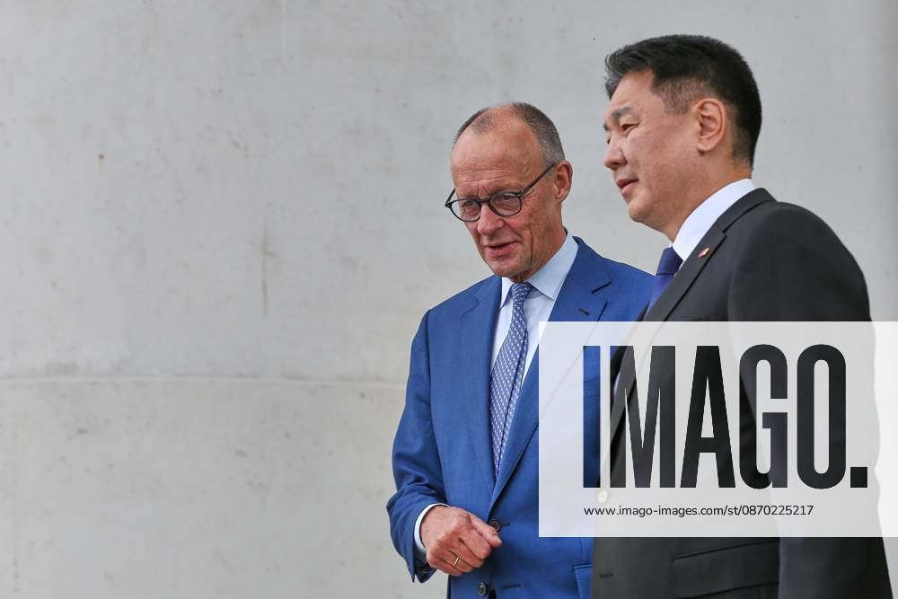 Berlin, Deutschland, 21.10.2026: Bundeskanzleramt: Empfang des Präsidenten der Mongolei: Bundeskanzler Friedrich Merz (CDU) und Ukhnaa Khurelsukh