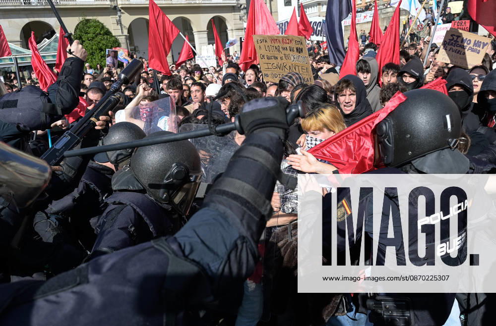 Protest Against Abascal’s Rally in A Coruna: Police Charge During a Rally Against the Visit of Vox President Santiago Abascal on October 21, 2026, in A Coruna, Galicia, Spain. Several people gathered, organized by far-left movements, to boycott the Vox leader’s visit to the Galician city. OCTOBER 21, 2026 M A Coruna, Galicia A Coruna, Galicia, Spain