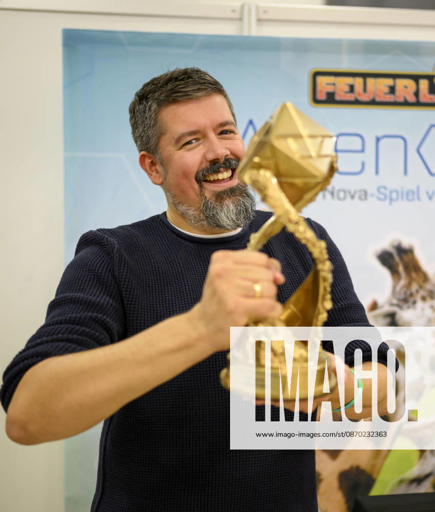 Autor Mathias Wigge, mit dem 1. Preis. Sieger Spiel, 1.Platz Artengarten (Verlag: Feuerland, Autor: Mathias Wigge) Deutscher Spiele Preis am 21.10.2026 Messe SPIEL Essen vom 22.10 - 25.10.2026 in E s s e n Deutschland. Grugahalle