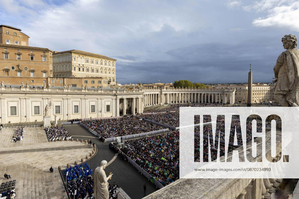 2026 October 21 03:04:29pm: new folder by catholicpress Italy, Rome, Vatican City, October 21, 2026: Pope Leo XIV during his weekly general audience in St. Peter s Square at the Vatican. Photo: Copyright Claudio Asquini Catholipressphoto - NO BOOKS
