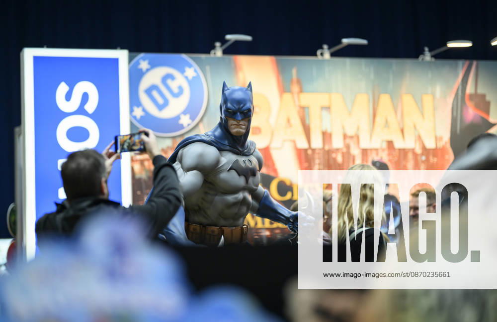 Feature, Neuheitenschau, der Stand von den Spiel Batman - Gotham City Crimes von Kosmos, mit einer Lebensgrossen Batman Figur, am 21.10.2026 Messe SPIEL Essen vom 22.10 - 25.10.2026 in E s s e n Deutschland. Grugahalle
