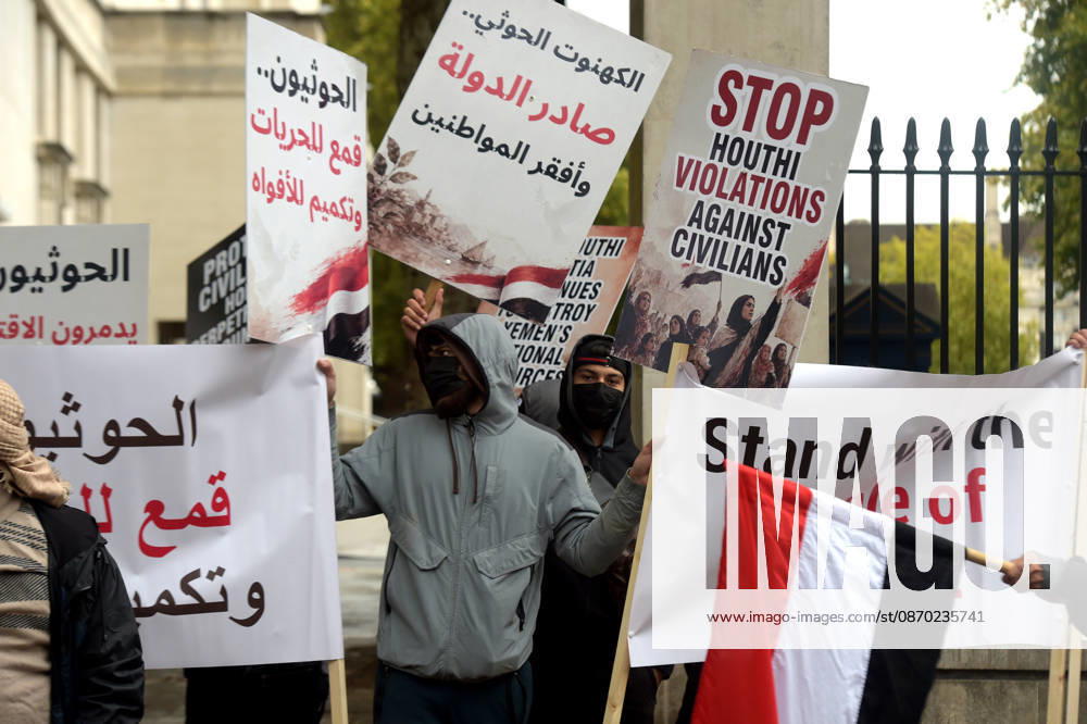 Sultan of Oman visit London Yemeni protesters as the Prime Minister Andy Burnham meets His Majesty Haitham bin Tarik, Sultan and Prime Minister of Oman at Downing Street Westminster London. London Westminster UK