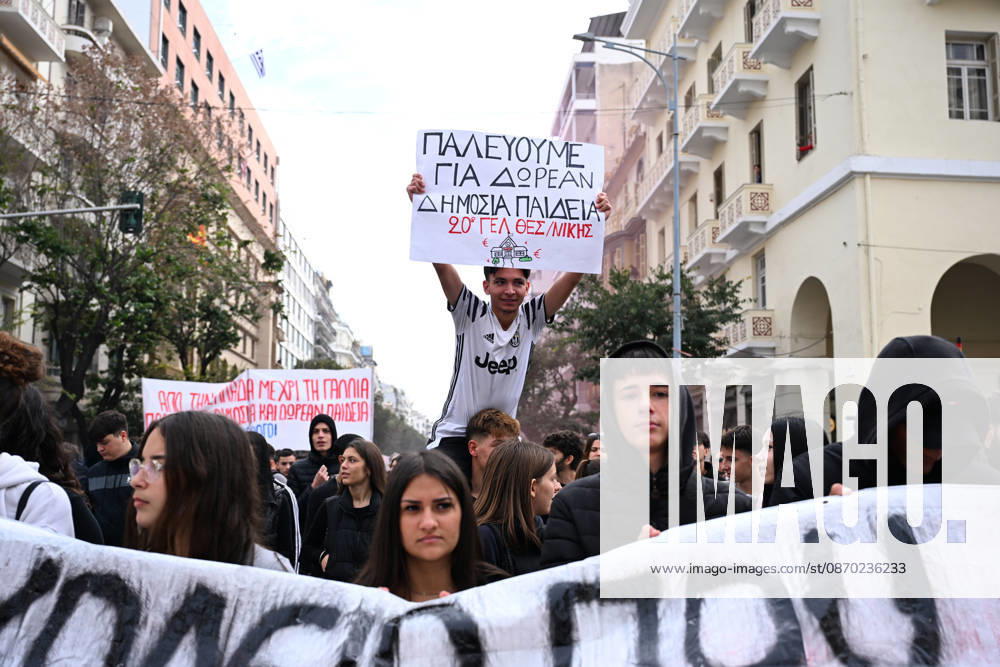 Students protest in Greece, calling for better education and government action to ease the burden of rising living costs. Thessaloniki Greece - ZUMAp191 20261021_zap_p191_011