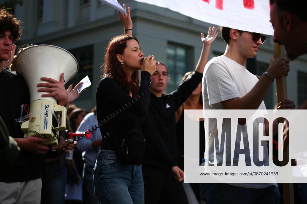 Students, school pupils, teachers and university professors take part in a large education protest. Thousands of demonstrators march through the city center, carrying banners and chanting slogans during the mass mobilization. Athens GREECE - ZUMAx103 20261021_zip_x103_006