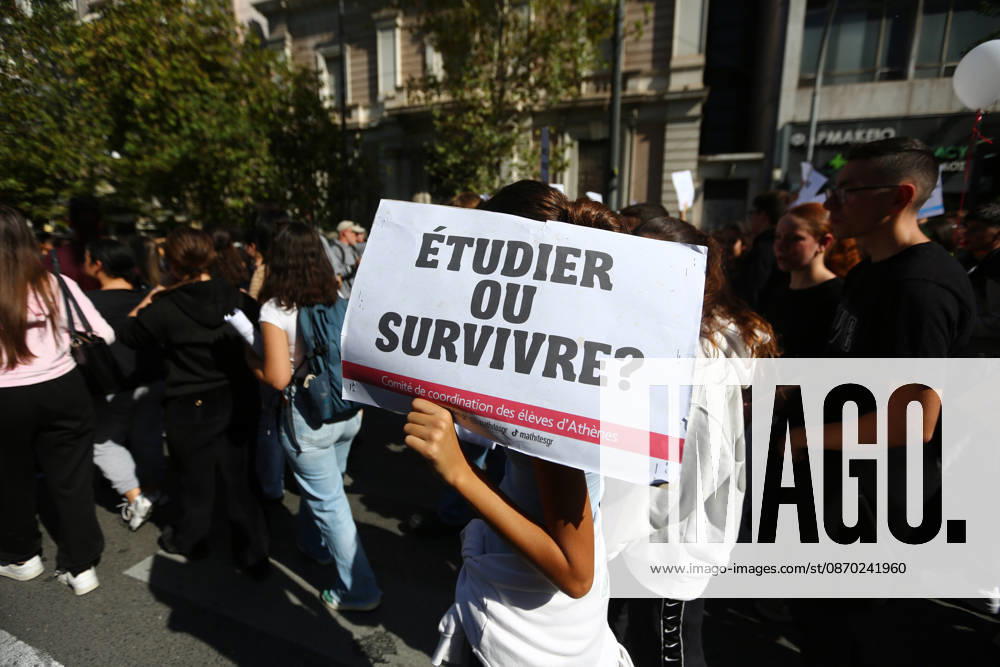 Students, school pupils, teachers and university professors take part in a large education protest. Thousands of demonstrators march through the city center, carrying banners and chanting slogans during the mass mobilization. Athens GREECE - ZUMAx103 20261021_zip_x103_004